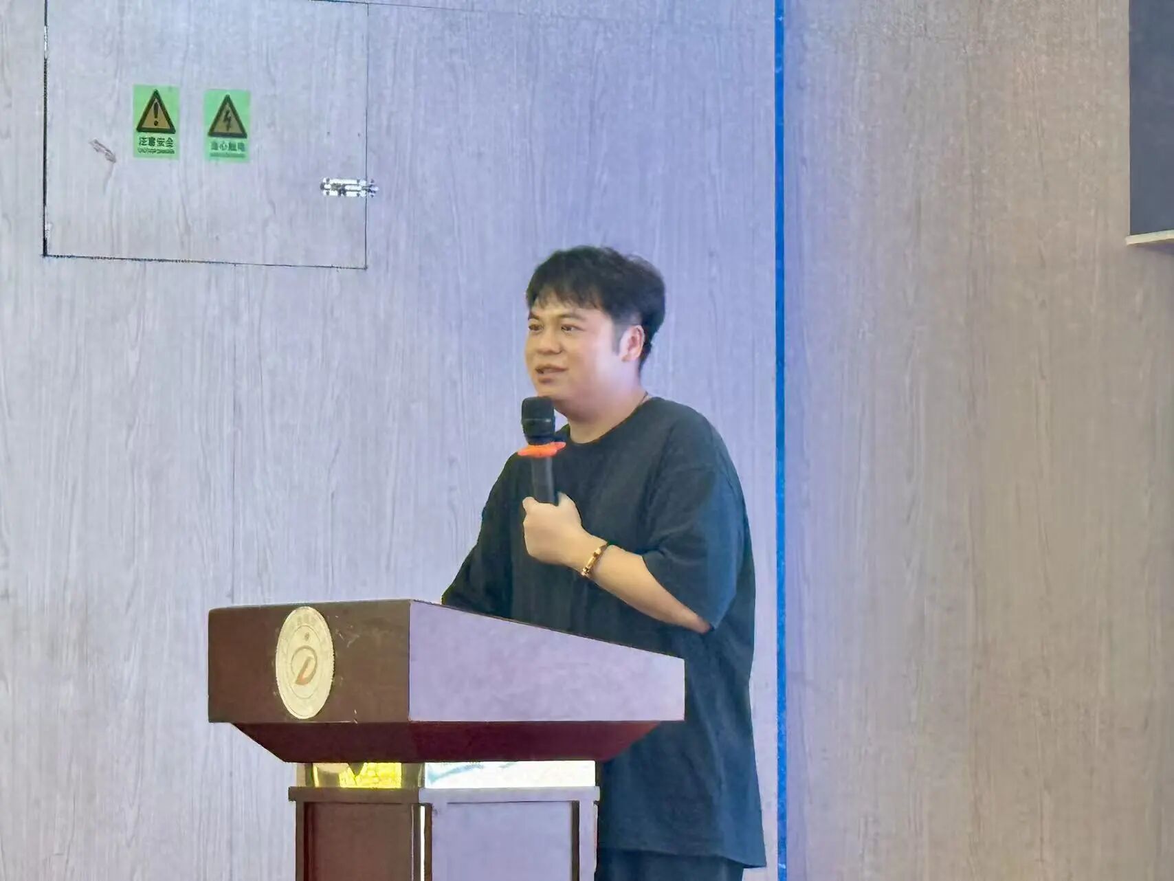微信图片_2025-10-11_102119_148.jpg